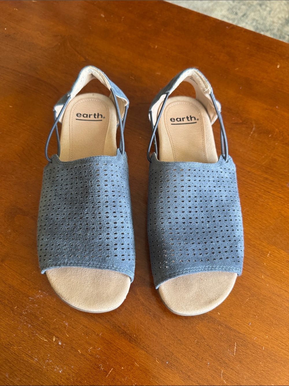 Earth Brand Indigo Blue Perforated Slingback Sandals Leather upper